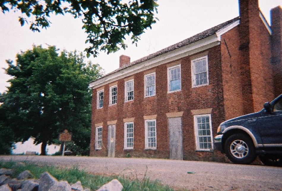 1480 Gower Inn, front view